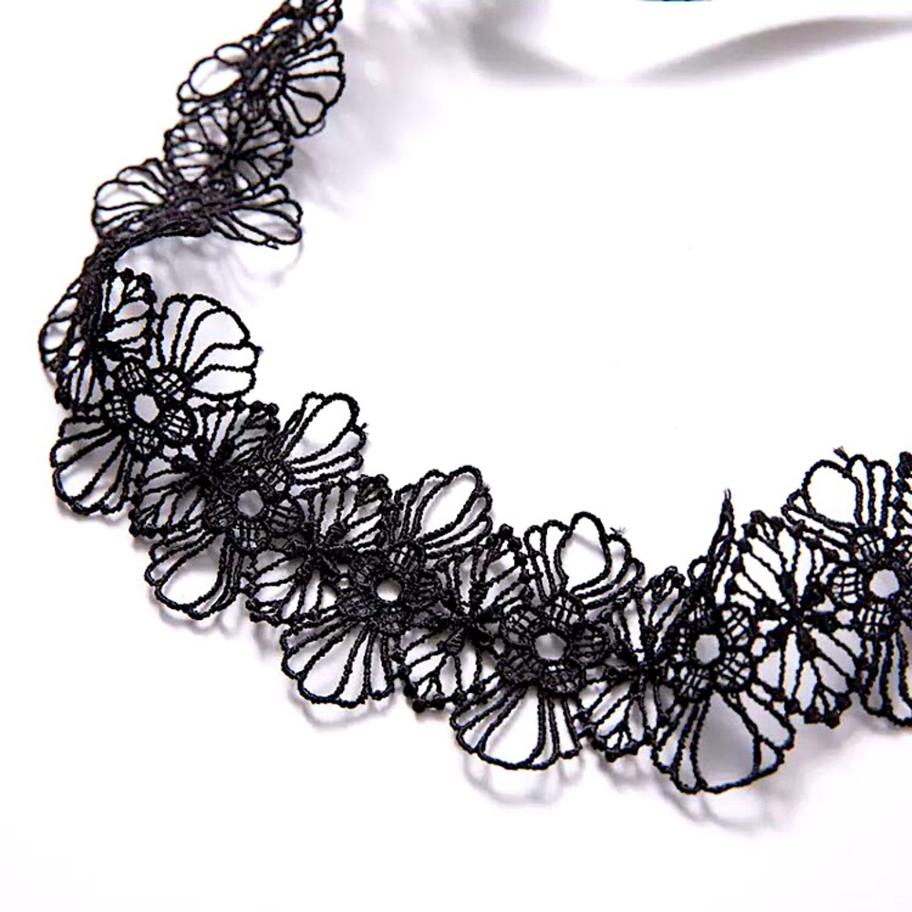 ⚜️𝟯𝟬%𝗢𝗙𝗙 𝗯𝘂𝗻𝗱𝗹𝗲𝘀 𝟯+⚜️ NEW Wide Lace Floral Thick Choker - Picture 8 of 14